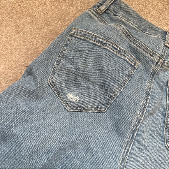 🦋 American Eagle Stretch Short Size 2 Distressed Medium Wash Skinny Jeans - Picture 8 of 15